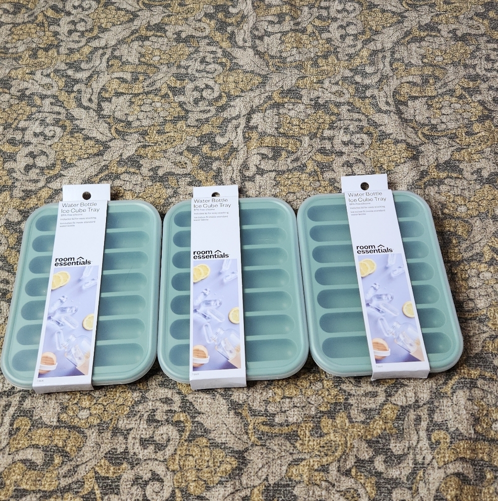 Room Essentials Water Bottle Ice Cube Trays & Lids - Set Of 3 - Green
